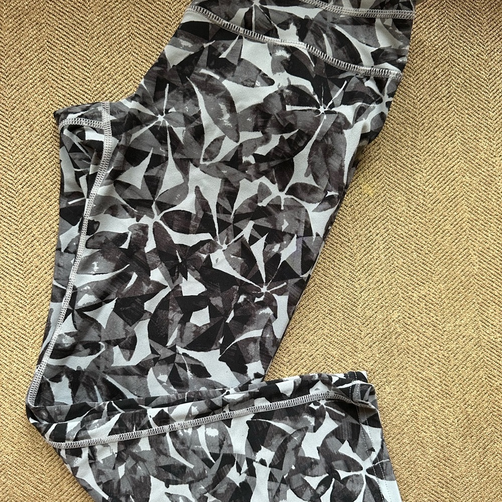 Athleta Geometric Black and Gray Capri Leggings